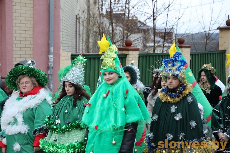 Нашествие Дедов Морозов-2026 в Слониме