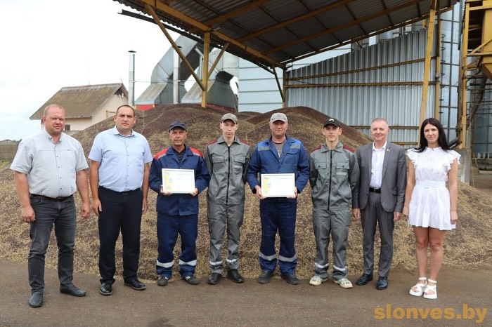 Победители районного трудового соревнования среди операторов зерносушильного хозяйства